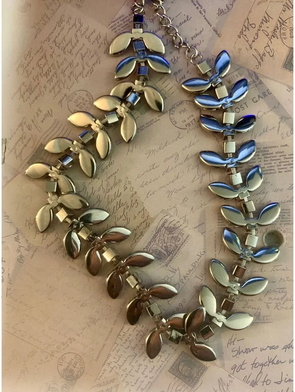 Vintage Gorgeous Purple Gem Leaf Necklace - Sparkle & Shine with Style!